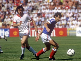 Ladislav Vízek (vľavo) na majstrovstvách sveta v roku 1982, v drese Československa.