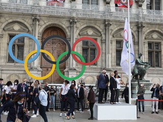 Olympijská vlajka v Paríži.