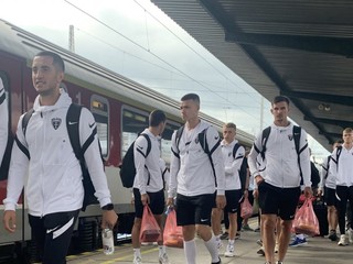 Hráči MŠK Žilina cestovali vlakom.