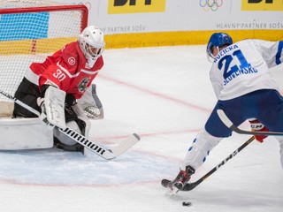 Slovenskí hokejisti sa vytrápili s Rakúskom.