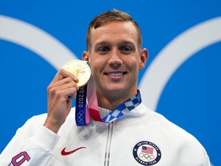 Americký plavec Caeleb Dressel získal na LOH Tokio 2020 / 2021 päť zlatých medailí.