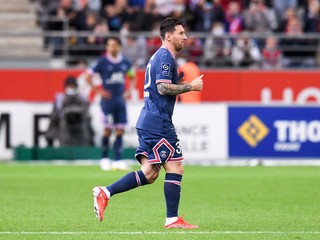 Lionel Messi počas debutu v drese Paríža St. Germain. 