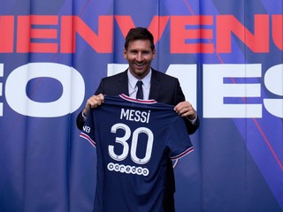 Lionel Messi s dresom Paríža St. Germain. 