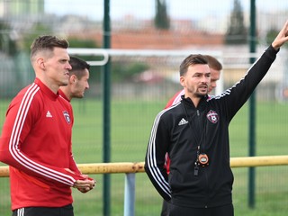 Tréner Michal Gašparík (vpravo) a Martin Škrtel. 