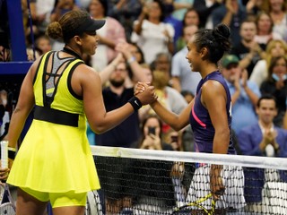 Naomi Osaková a Leylah Fernandezová na US Open 2021.