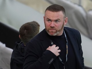 Tréner Derby County Wayne Rooney.
