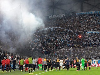 Fanúšikovia na zápase Olympique Marseille, ilustračná fotografia.