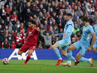 Mohamed Salah strieľa gól v zápase proti Manchestru City. 