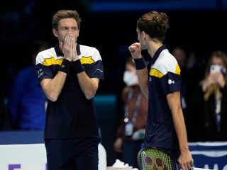 Pierre-Hugues Herbert a Nicolas Mahut.