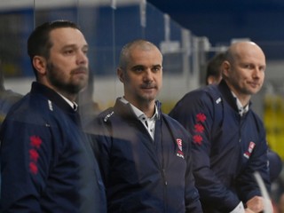 Tréner Ivan Feneš (v strede).
