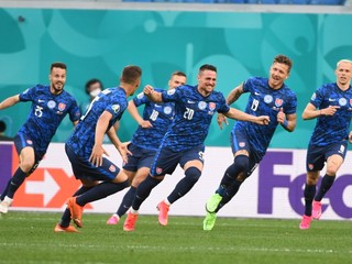 Róbert Mak sa teší z gólu. 