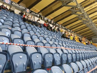 Tribúna na štadióne HKM Zvolen.