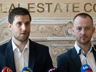 Martin Kližan a šéf Bratislavského tenisového zväzu Peter Miklušičák.