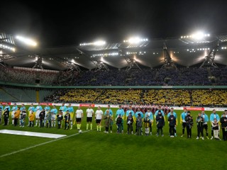 Futbalisti pred charitatívnym zápasom Legia Varšava - Dynamo Kyjev.