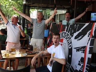 Fanúšikovia Feyenoordu Rotterdam pred finále Európskej konferenčnej ligy v Tirane.