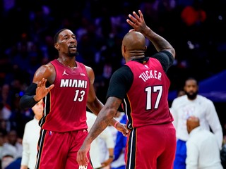 Bam Adebayo a P.J. Tucker z Miami.