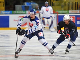 V príprave proti Slovákom sa Alexandre Texier (vpravo) nepresadil. Na snímke s Jurajom Slafkovským. 