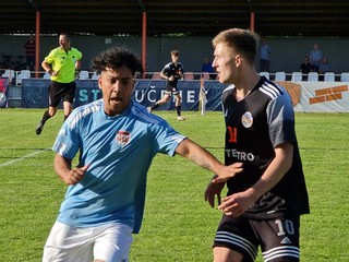 Kevin Oláh (vľavo) počas zápasu Lučenec - Rimavská Sobota.