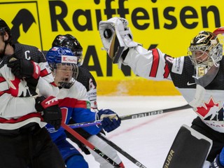 Adam Sýkora v zápase Slovensko - Kanada na MS 2022 v hokeji.