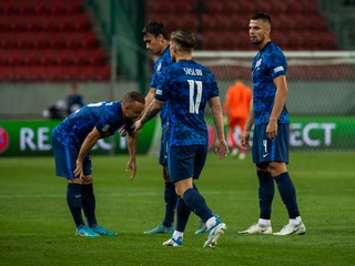 Slovenskí futbalisti po prehre v zápase Slovensko - Kazachstan v Lige národov.
