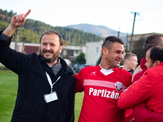 Tréner Milan Svoboda (vpravo) plánuje postaviť troch útočníkov.