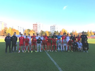 Spoločná fotografia účastníkov zápasu Brezno - Púchov.