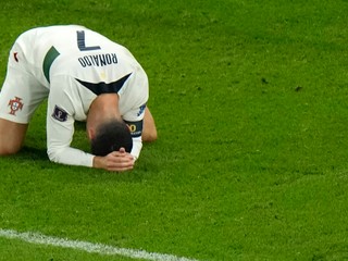 Ronaldo na kolenách, plakal. Boli to zrejme jeho posledné majstrovstvá sveta. 
