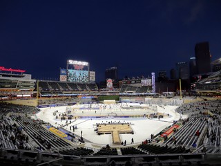 Ilustračný záber zo zápasu Winter Classic v NHL.