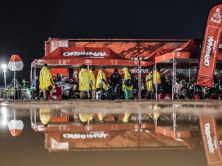 Rely Dakar poznačil intenzívny dážď.