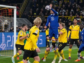 Thiago Silva strieľa gól rukou v zápase Borussia Dortmund - Chelsea FC v osemfinále Ligy majstrov.