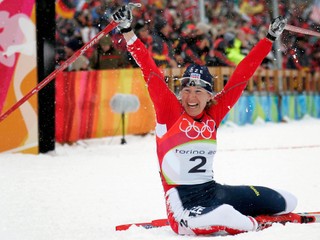 Kateřina Neumannová po triumfe v pretekoch na 30 km na ZOH 2006 v Turíne.