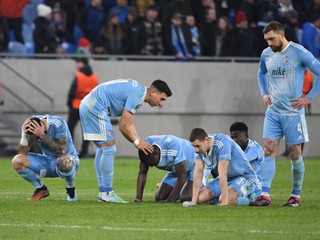 Futbalisti ŠK Slovan Bratislava po prehre s FC Bazilej v odvete osemfinále Európskej konferenčnej ligy.