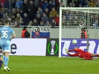 Adrián Chovan inkasuje gól na 2:2 v zápase ŠK Slovan Bratislava - FC Bazilej v odvete osemfinále Európskej konferenčnej ligy.