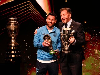 Lionel Messi a prezident CONMEBOLU Alejandro Dominguez.
