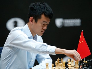 Nový majster sveta v klasickom šachu Ting Li-žen.  