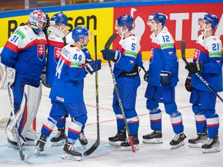Slovenskí hokejisti po prehre v zápase Slovensko - Kanada na MS v hokeji 2023.