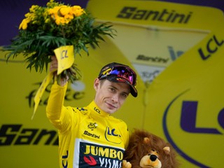 Jonas Vingegaard v žltom drese na Tour de France 2023.