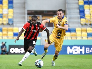 Kelvin Ofori a Milan Dimun.