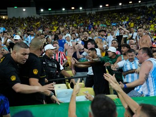 Zásah polície pred zápasom Brazília - Argentína v kvalifikácii o postup na MS 2026. 
