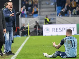 Na snímke zľava tréner ŠK Slovan Bratislava Vladimír Weiss st. a Tigran Barseghjan.