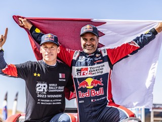 Päťnásobný víťaz Rely Dakar Nasser Al-Attijah s navigátorom Mathieum Baumelom.