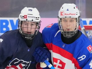 Hana Krákorová v zápase Slovensko - USA na MS v hokeji žien do 18 rokov 2024.
