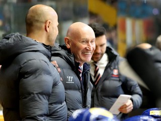 Tréner slovenskej hokejovej reprezentácie Craig Ramsay počas prípravného zápasu Slovensko - Nemecko.
