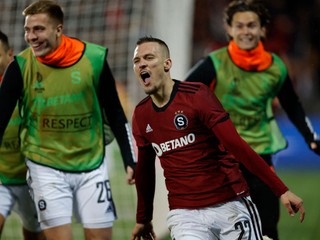 Lukáš Haraslín sa teší po strelenom góle v zápase AC Sparta Praha - Galatasaray Istanbul.