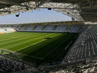 Nový futbalový štadión v Košiciach je hotový, stavali ho desať rokov.