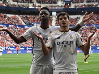 Vinicius Junior a Brahim Diaz oslavujú gól