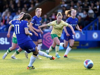 Momentka zo zápasu ženského futbalu