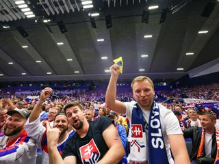 Fanúšikovia v zápase Slovensko - Francúzsko v skupine B na MS v hokeji 2024.