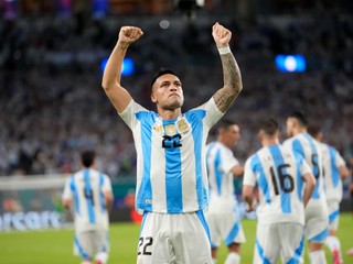Lautaro Marti­nez oslavuje gól