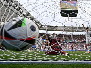 Romelu Lukaku dáva gól, ktorý neplatil pre ofsajd. Belgicko prehralo so Slovenskom 0:1.
